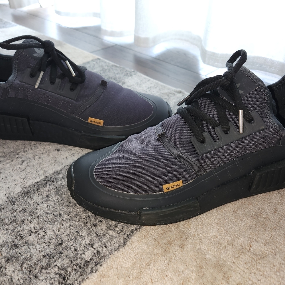 Adidas Men's  Size 10, Gray and Black